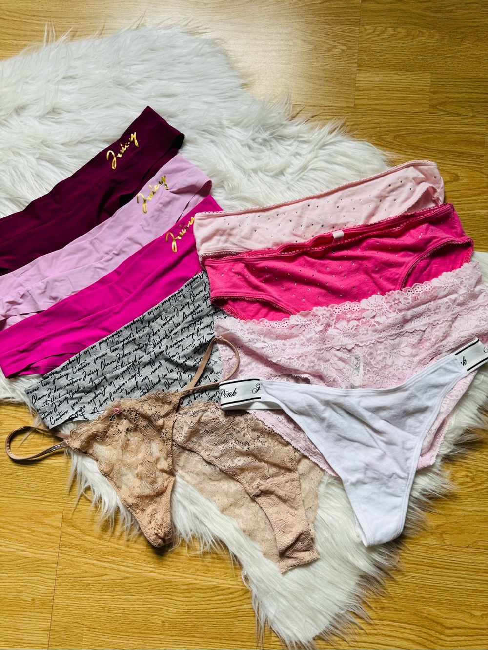VICTORIA’S SECRET | Lot of thongs and Underwear Size Large